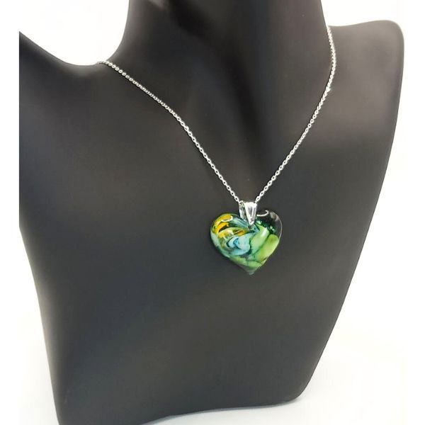 Colgante Corazón de Resina con Cadena de Plata