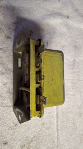 Regulador de corriente seat 600