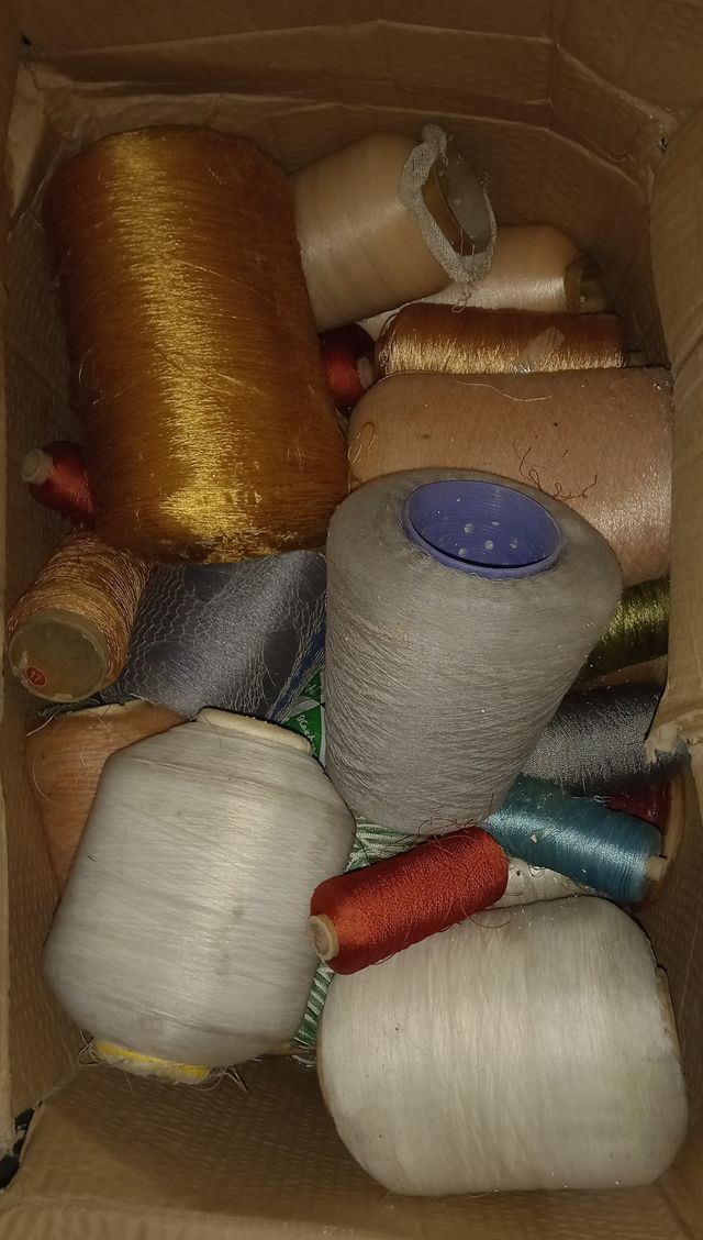 PASAMANERIA MATERIAL GALÓN , HILO DE SEDA,RAYÓN.