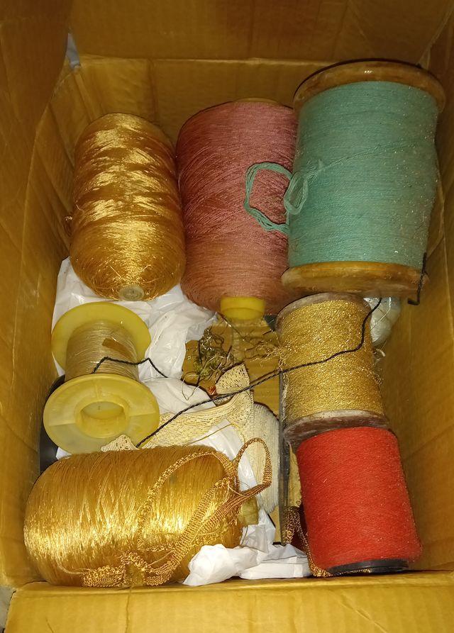 PASAMANERIA MATERIAL GALÓN , HILO DE SEDA,RAYÓN.