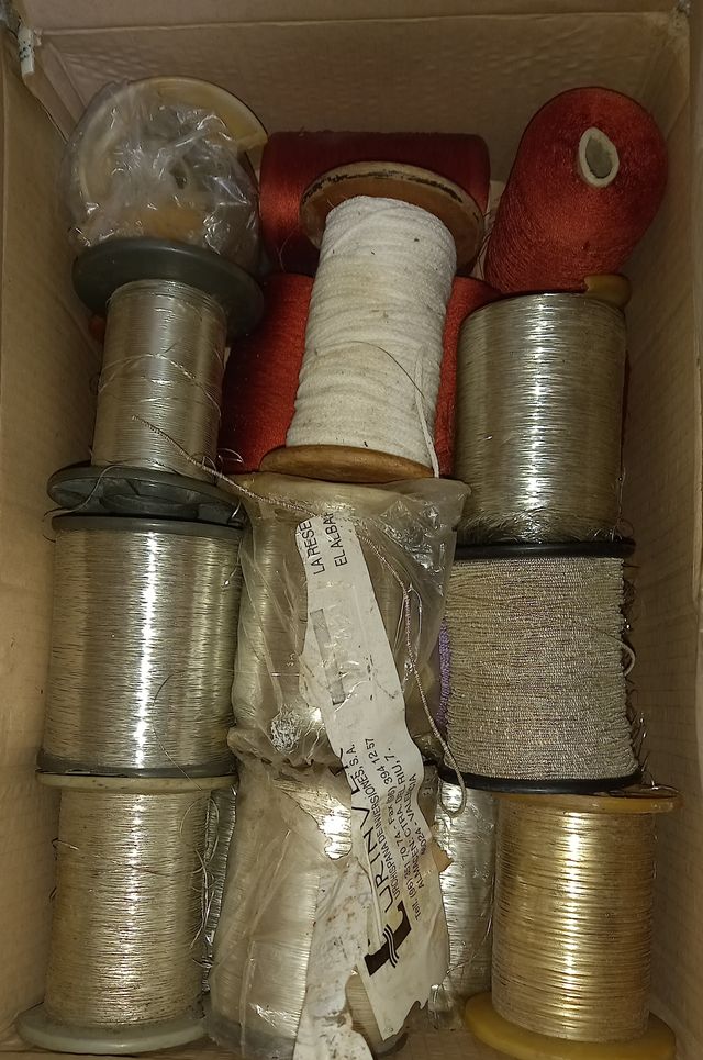 PASAMANERIA MATERIAL GALÓN , HILO DE SEDA,RAYÓN.