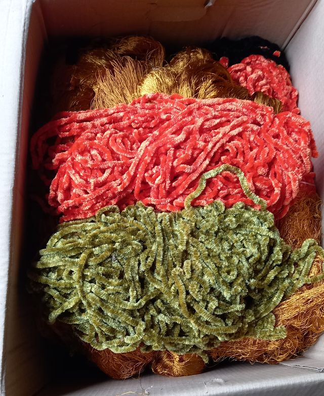 PASAMANERIA MATERIAL GALÓN , HILO DE SEDA,RAYÓN.