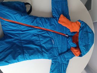 Mono de esquí o nieve azul