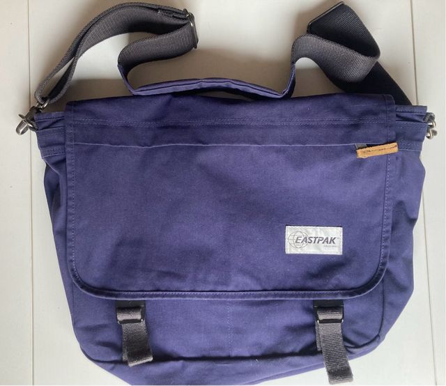 Mochila Bandolera Eastpak