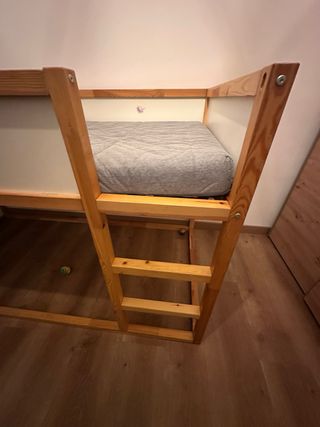 Litera Ikea de madera
