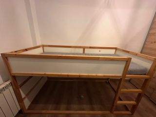 Litera Ikea de madera