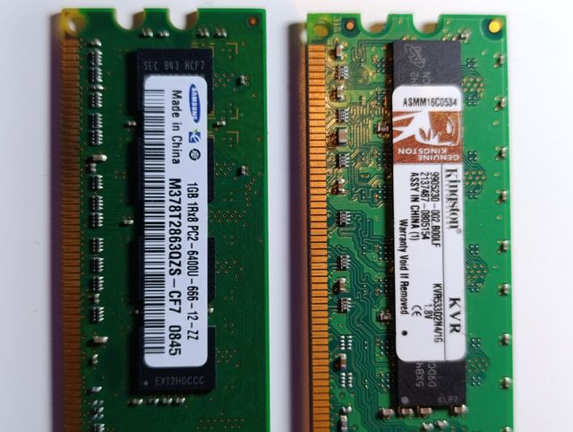 2 Memorias RAM - 1GB DDR2 800Mhz c/u (2Gb total)
