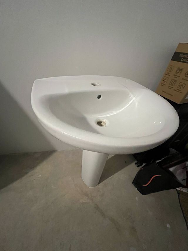 Lavabo roca con pie sin uso 