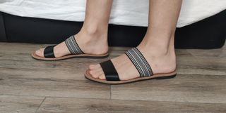 Sandalias C&A negra y blanca 40
