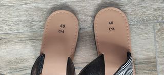 Sandalias C&A negra y blanca 40