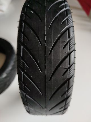 Neumático 8x2 nuevo dibujo.