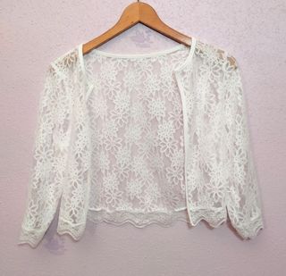 Chaqueta torera blanca de encaje
