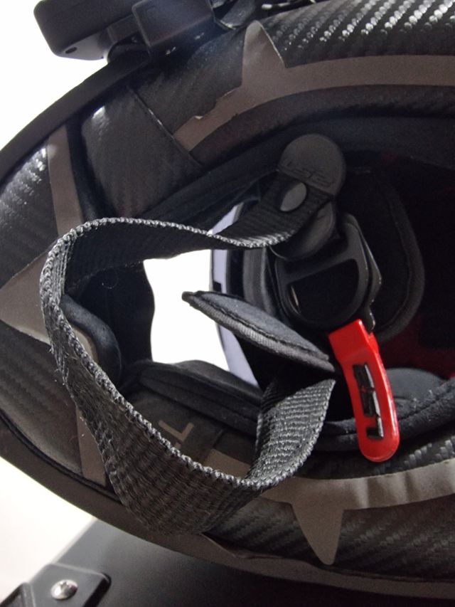 Casco de carbono con intercomunicador