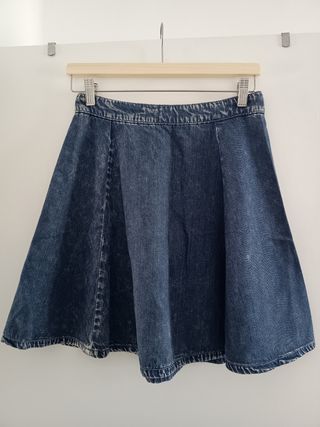 Falda denim estilo skater Stradivarius 