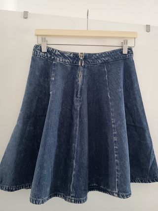 Falda denim estilo skater Stradivarius 
