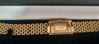 Reloj dorado con plaquita de oro