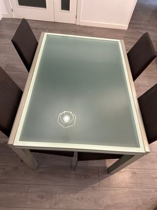 Mesa y sillas comedor 