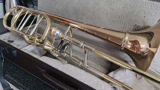 Trombón Bajo Shires estuche