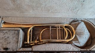 Trombón Bajo Shires estuche