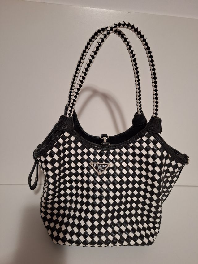 Bolso blanco y negro rombos
