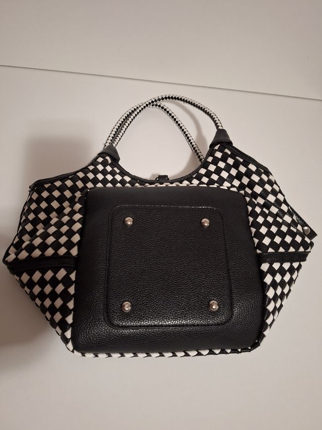 Bolso blanco y negro rombos