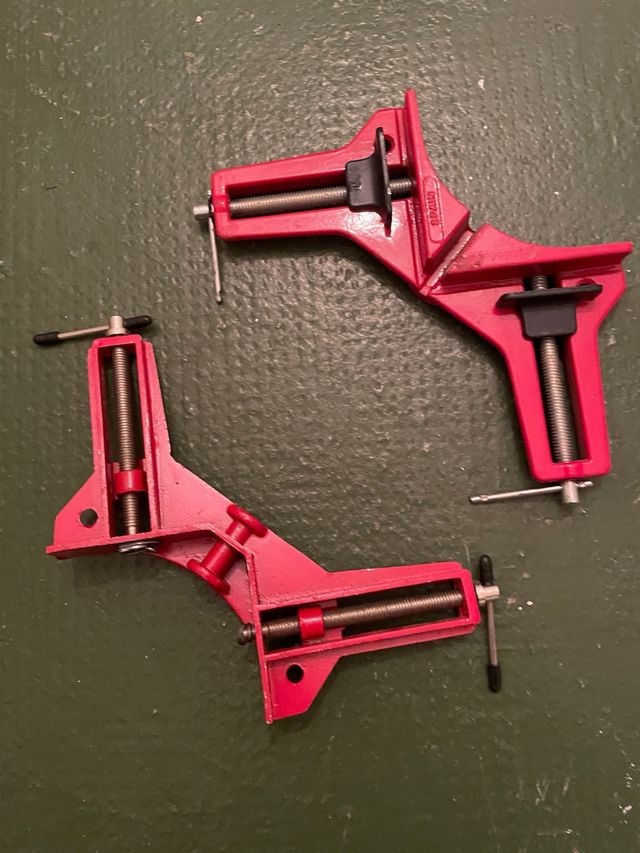 Nuevos clips reforzados en ángulo recto