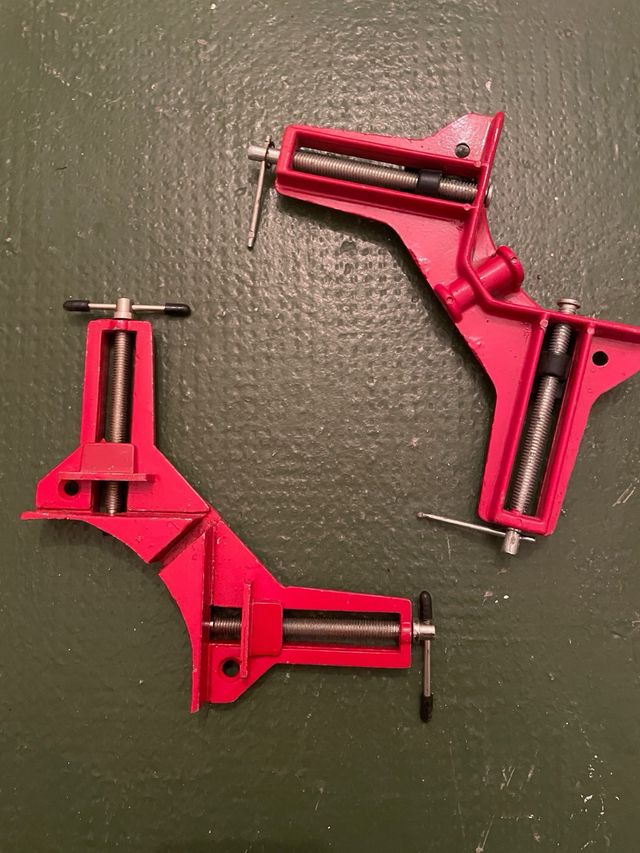 Nuevos clips reforzados en ángulo recto