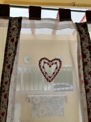 Visillos cocina motivos corazones en rojo