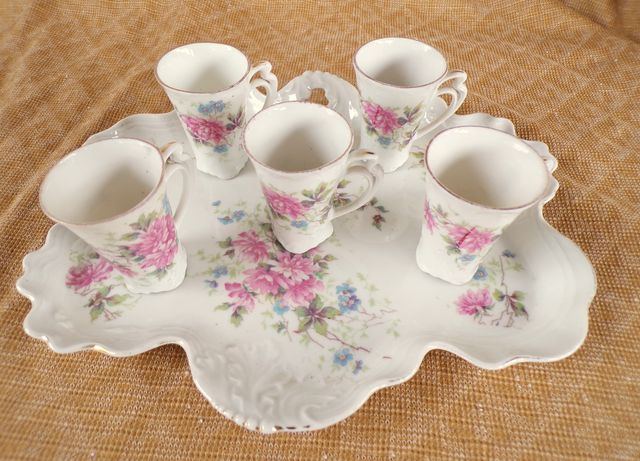 Bandeja de porcelana antigua con 5 tazas