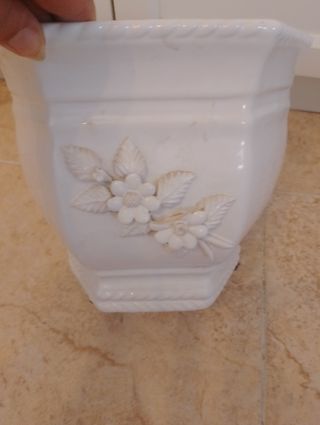 Antigua maceta de porcelana