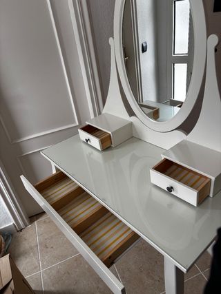 Mesa con espejo como nuevo