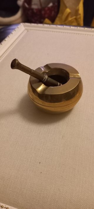 Posacenere vintage in ottone a pestello