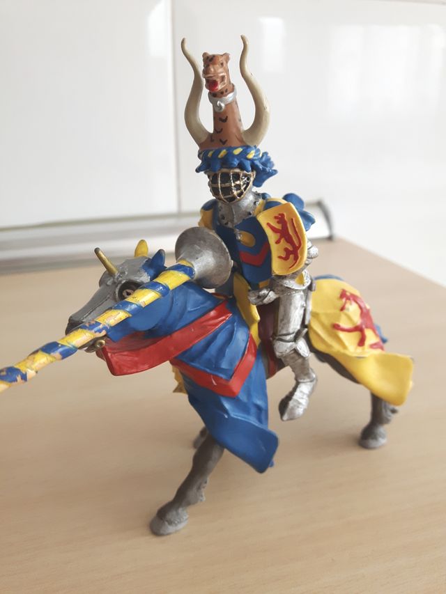 FIGURAS DE ACCION. CABALLERO Y CABALLO MEDIEVAL