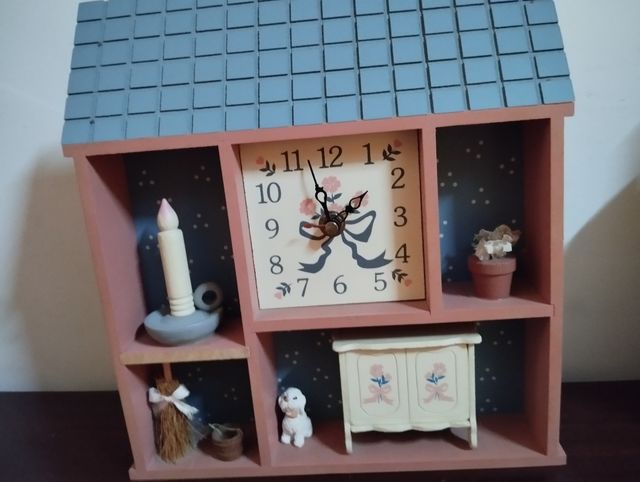 Reloj casita infantil