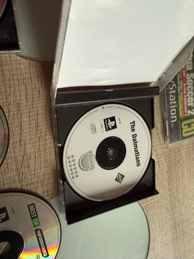 Lote ps1 8 juegos y algunas cajas