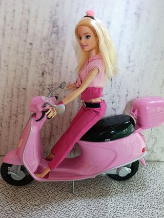 Barbie y moto