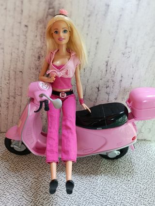 Barbie y moto