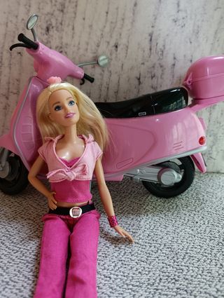 Barbie y moto