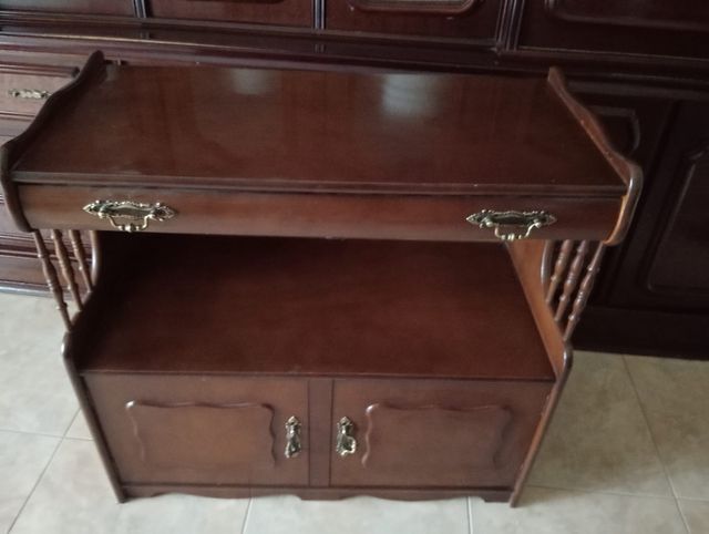 Mesita auxiliar con ruedas