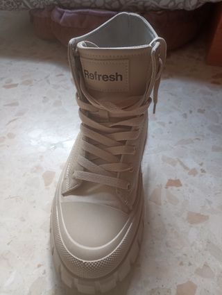 Tenis tipo botas