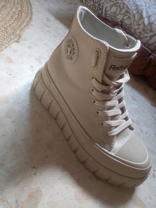 Tenis tipo botas