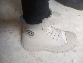 Tenis tipo botas