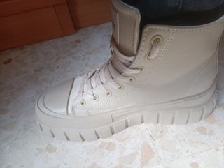 Tenis tipo botas