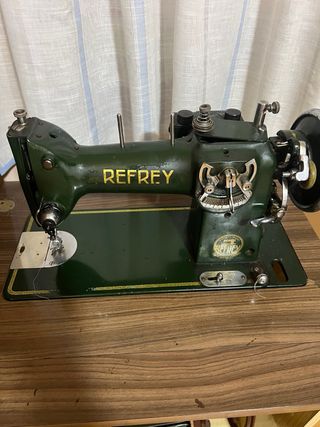 Maquina coser antigua refrey