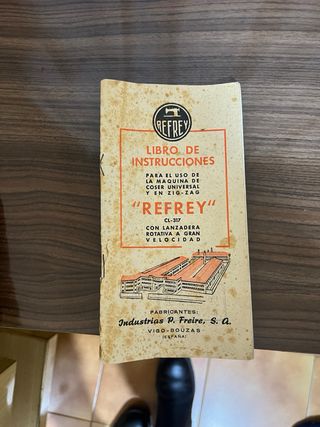 Maquina coser antigua refrey