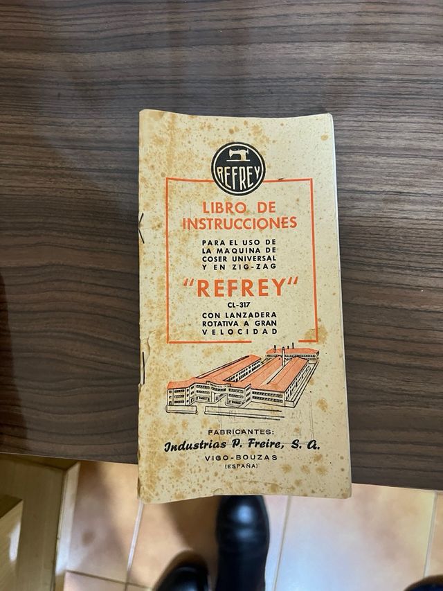 Maquina coser antigua refrey