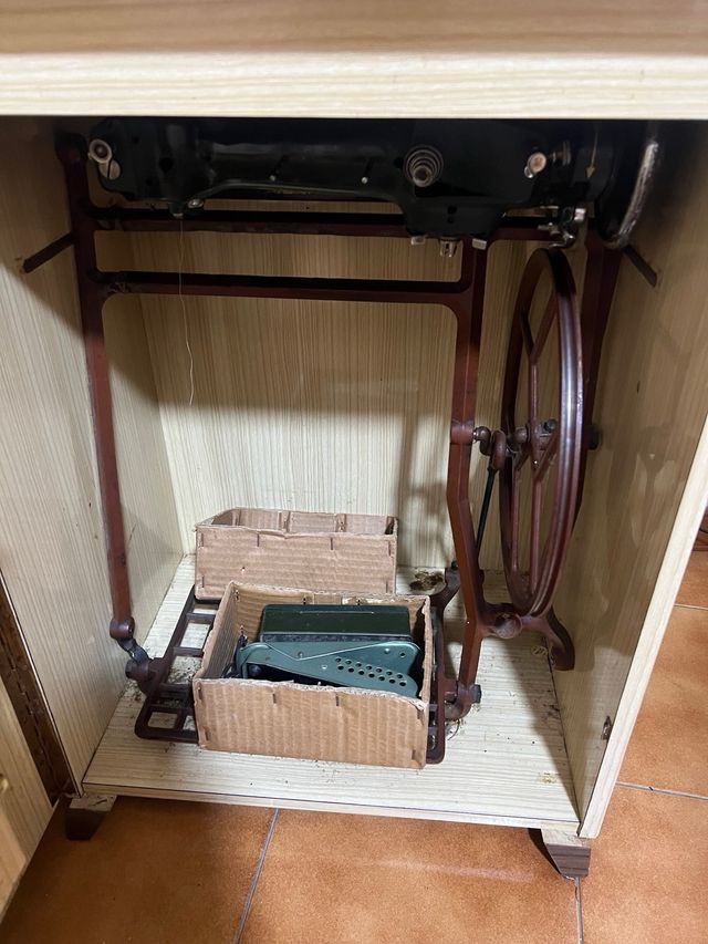 Maquina coser antigua refrey