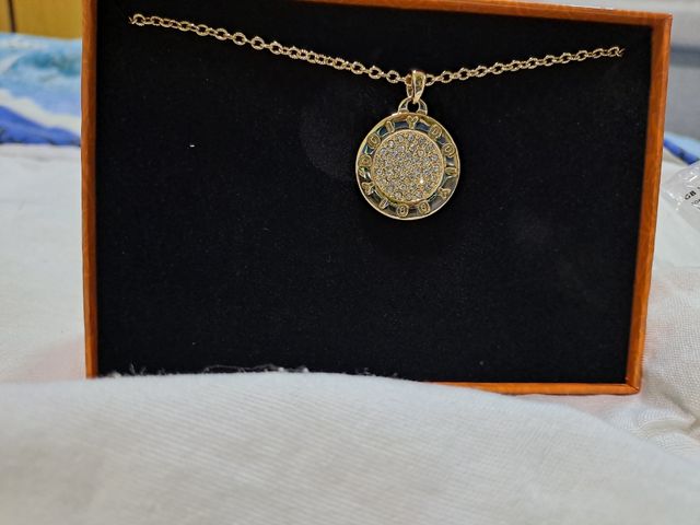 Colgante y cadena. Acero piedras swarosk