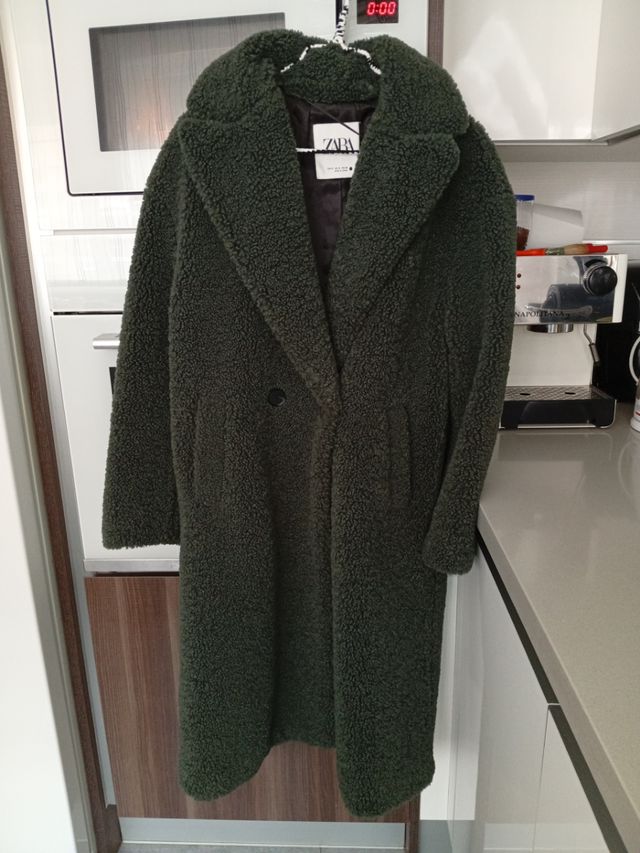 Abrigo verde Zara