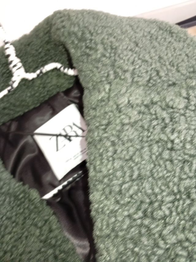Abrigo verde Zara